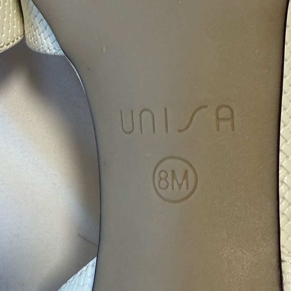 NEW- Unisa White Textured, pointed  toe pump. 8 - Picture 6 of 7